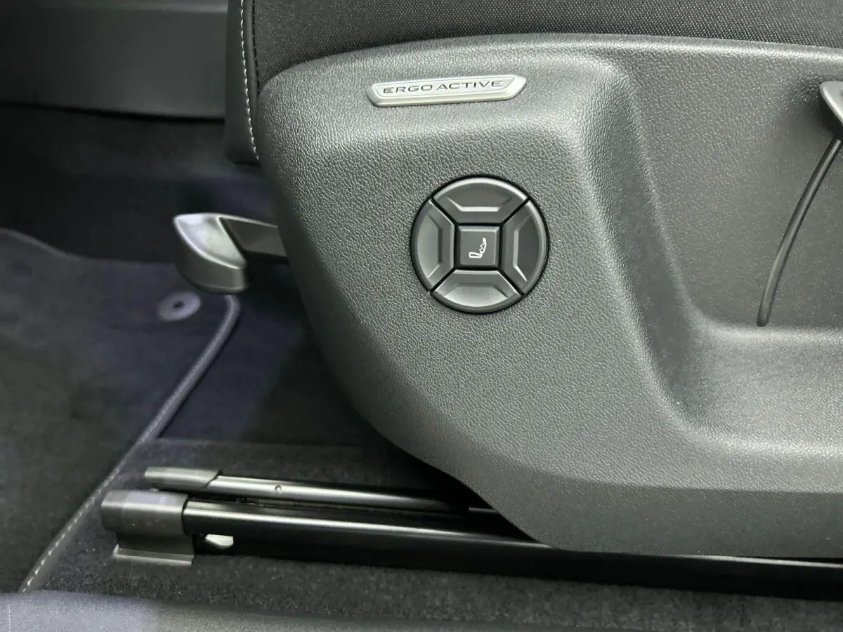 1.5 eHybrid R-Line Edition | 204pk | Trekhaak inklapbaar | Panoramaschuif-kanteldak | Black Style Pakket | adaptieve cruise control | climatronic (automatische airco) |
