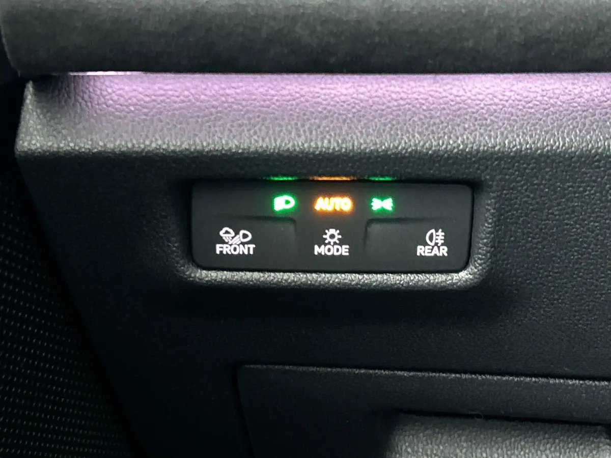 1.5 eHybrid R-Line Edition | 204pk | Trekhaak inklapbaar | Panoramaschuif-kanteldak | Black Style Pakket | adaptieve cruise control | climatronic (automatische airco) |