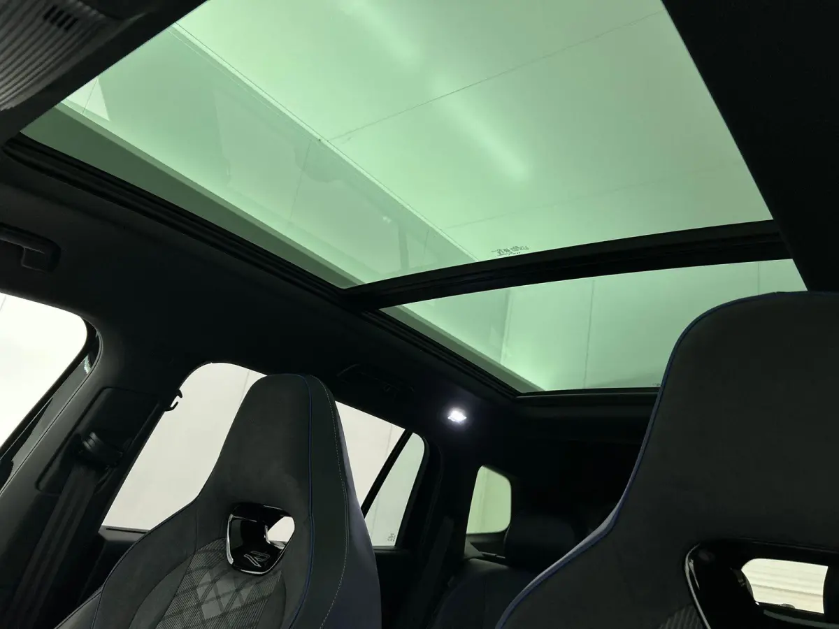 1.5 eHybrid R-Line Edition | 204pk | Trekhaak inklapbaar | Panoramaschuif-kanteldak | Black Style Pakket | adaptieve cruise control | climatronic (automatische airco) |
