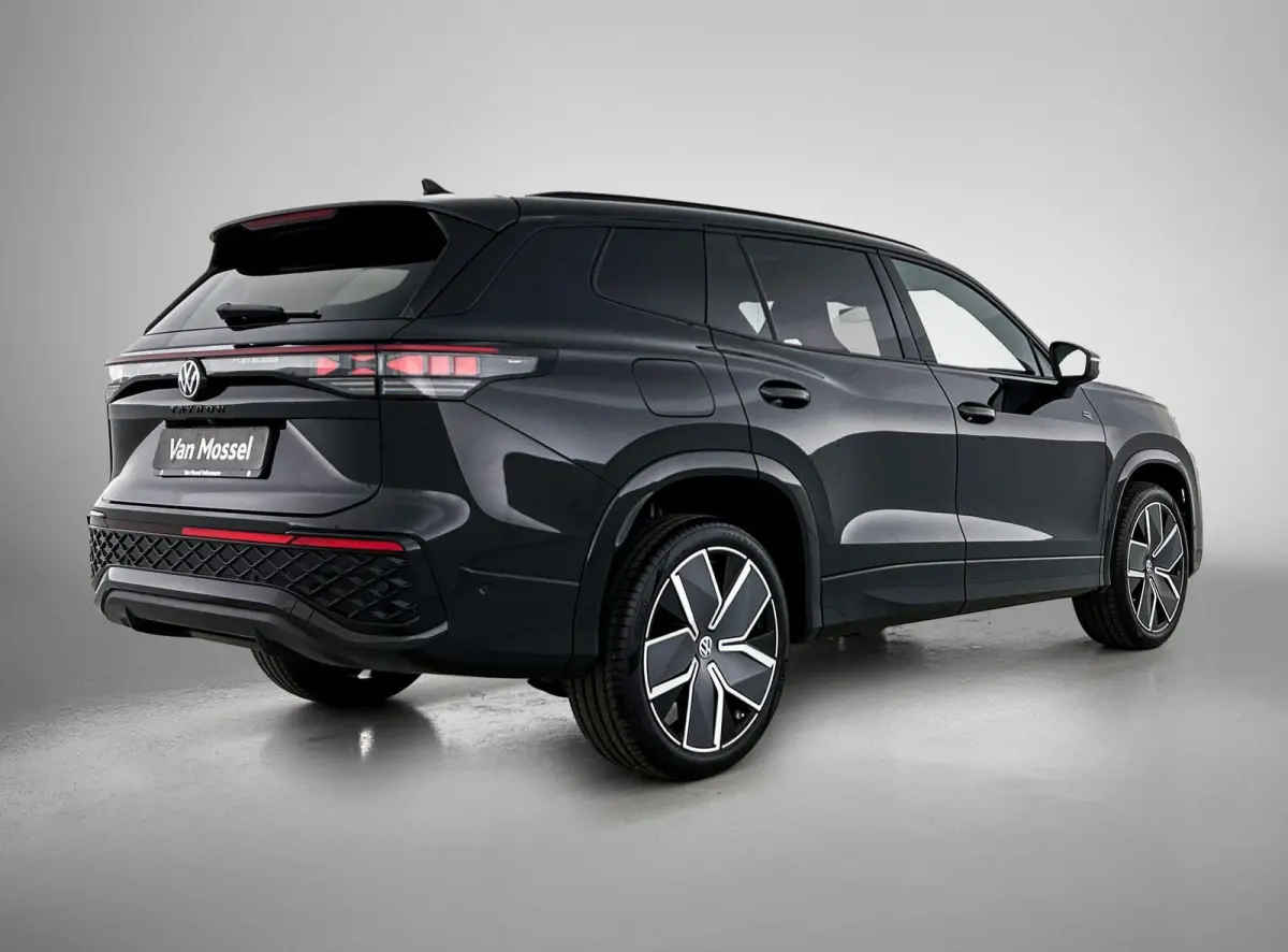 1.5 eHybrid R-Line Edition | 204pk | Trekhaak inklapbaar | Panoramaschuif-kanteldak | Black Style Pakket | adaptieve cruise control | climatronic (automatische airco) |