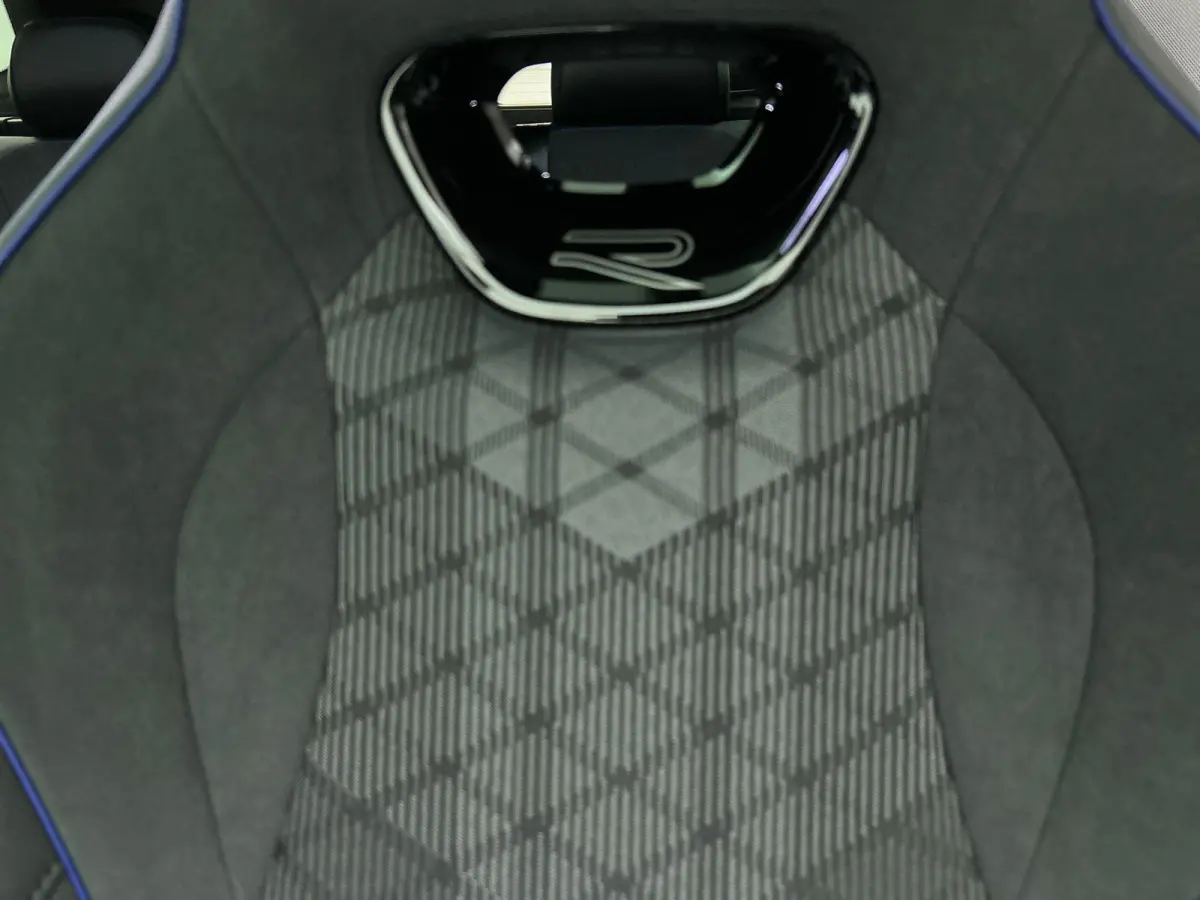 1.5 eHybrid R-Line Edition | 204pk | Trekhaak inklapbaar | Panoramaschuif-kanteldak | Black Style Pakket | adaptieve cruise control | climatronic (automatische airco) |