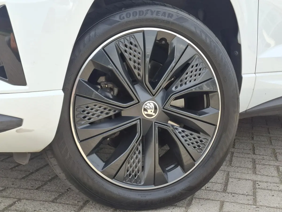 1.5 TSI ACT Sportline Business | Android/Apple Carplay | Adaptive Cruise Control | LMV 18" | Achteruitrijcamera | PDC V+A | Elektrische kofferbak | Climate control