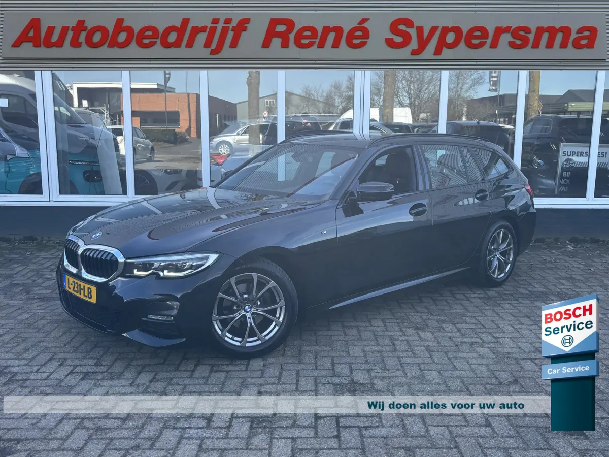 318i Business Edition | M Pakket | Sfeerverlichting | Apple Carplay | Parkeercamera