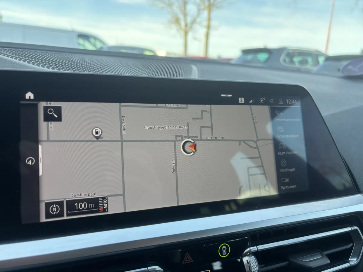 318i Business Edition | M Pakket | Sfeerverlichting | Apple Carplay | Parkeercamera