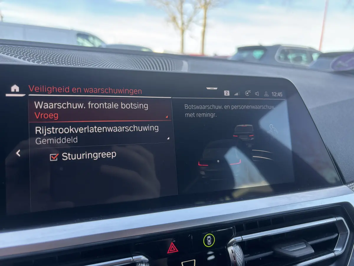 318i Business Edition | M Pakket | Sfeerverlichting | Apple Carplay | Parkeercamera