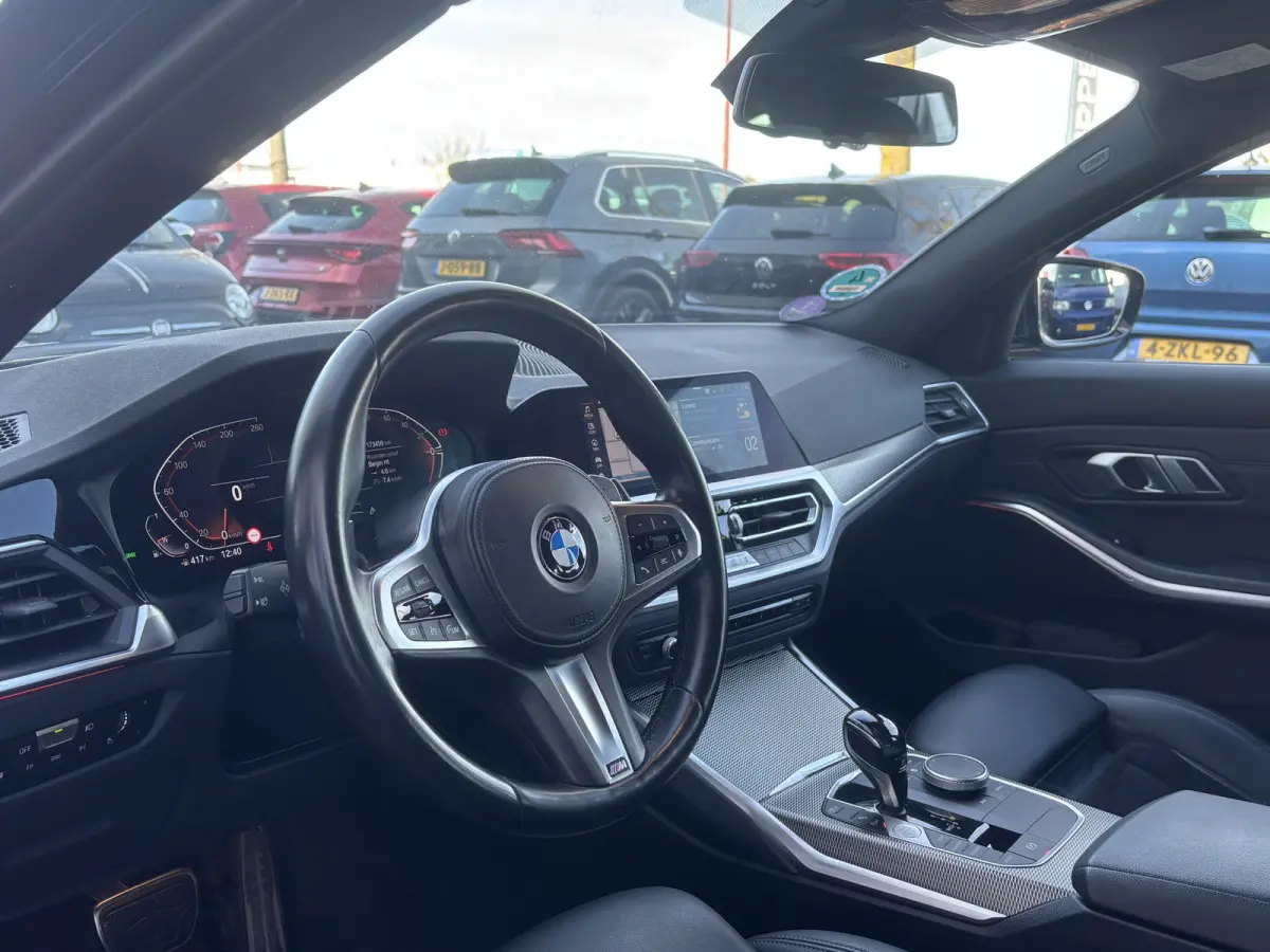 318i Business Edition | M Pakket | Sfeerverlichting | Apple Carplay | Parkeercamera