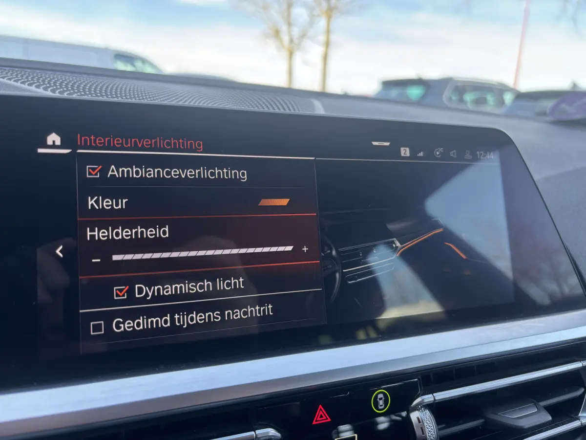 318i Business Edition | M Pakket | Sfeerverlichting | Apple Carplay | Parkeercamera
