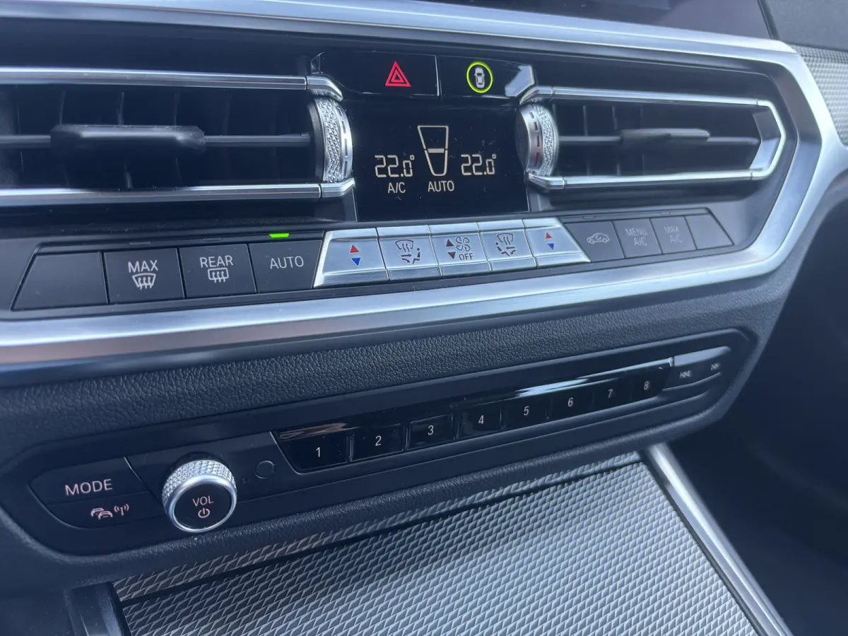 318i Business Edition | M Pakket | Sfeerverlichting | Apple Carplay | Parkeercamera