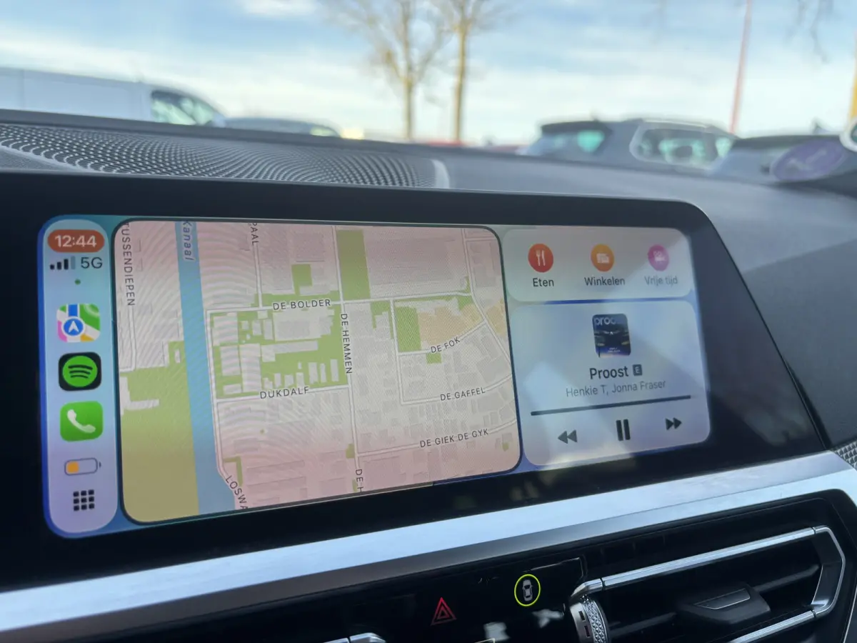 318i Business Edition | M Pakket | Sfeerverlichting | Apple Carplay | Parkeercamera