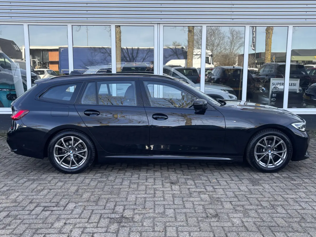 318i Business Edition | M Pakket | Sfeerverlichting | Apple Carplay | Parkeercamera