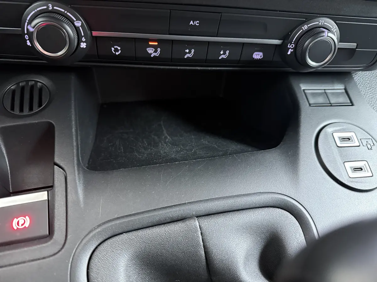 L2 1.5 100pk Camera | PDC | AIRCO | CARPLAY | NAVI |
