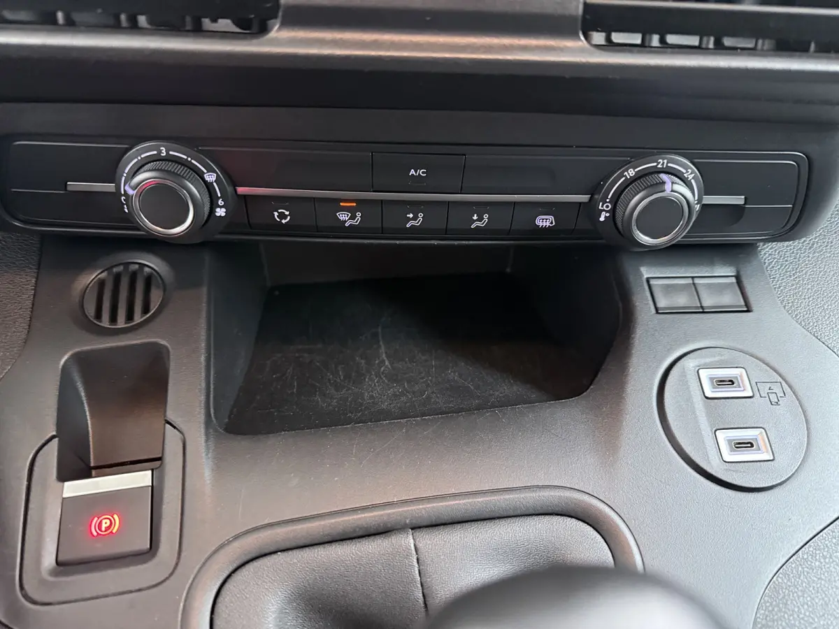 L2 1.5 100pk Camera | PDC | AIRCO | CARPLAY | NAVI |