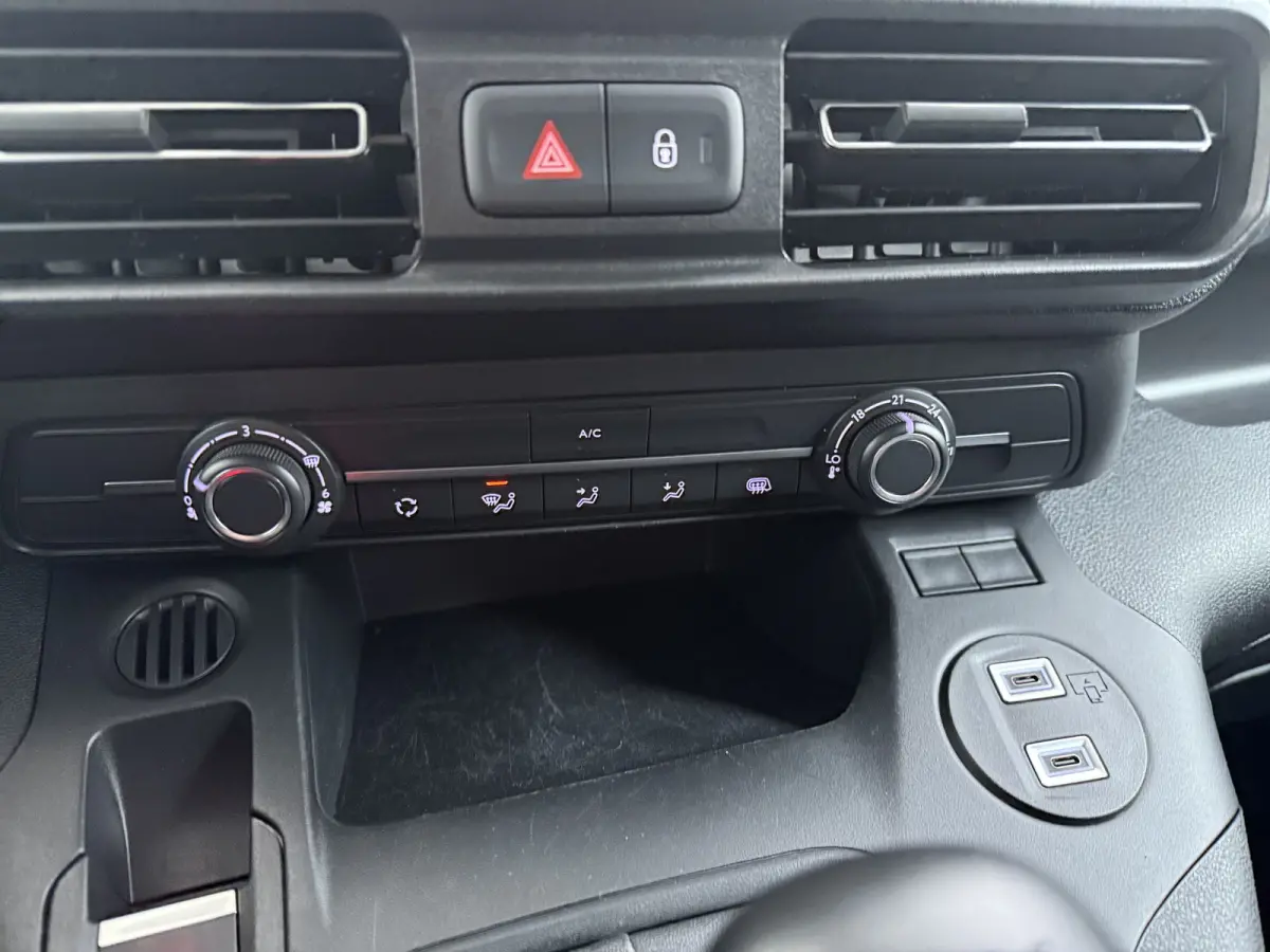 L2 1.5 100pk Camera | PDC | AIRCO | CARPLAY | NAVI |