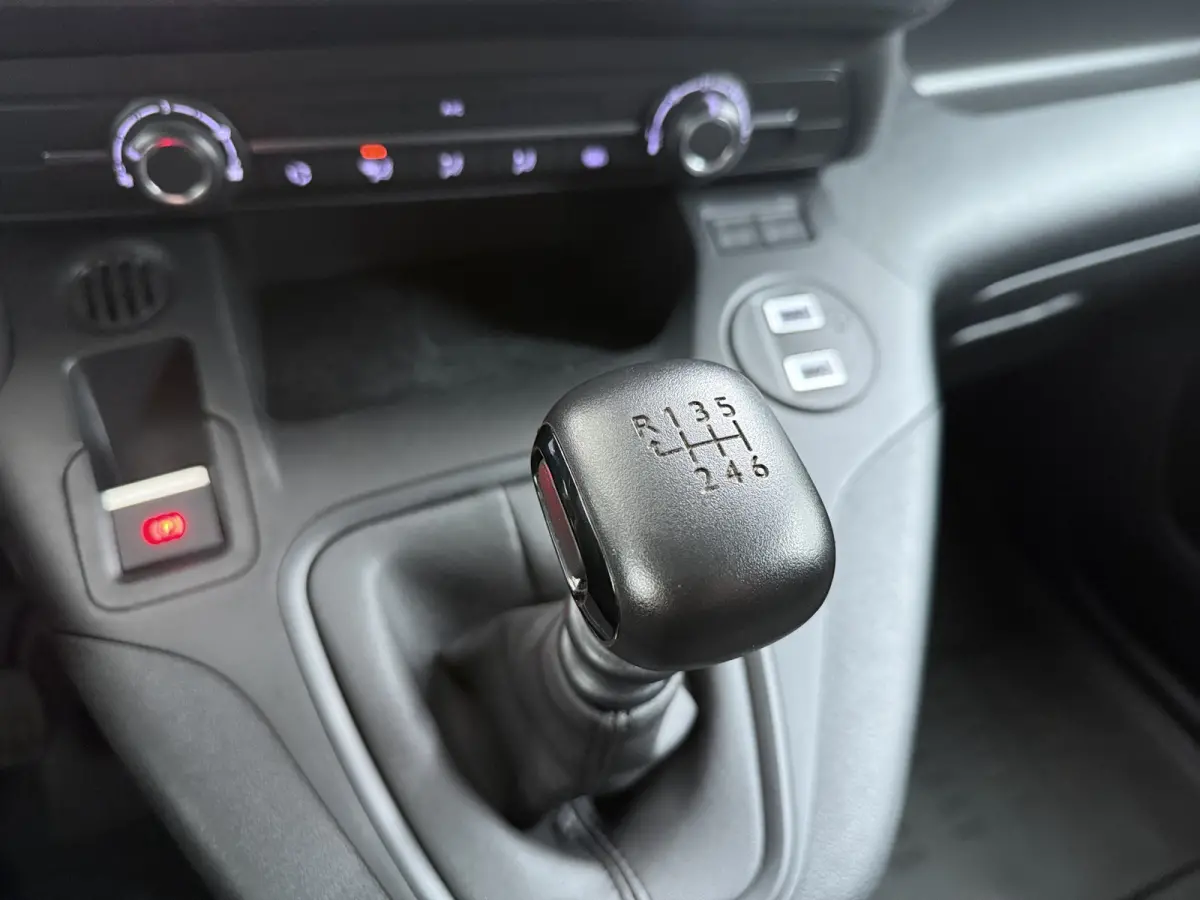 L2 1.5 100pk Camera | PDC | AIRCO | CARPLAY | NAVI |