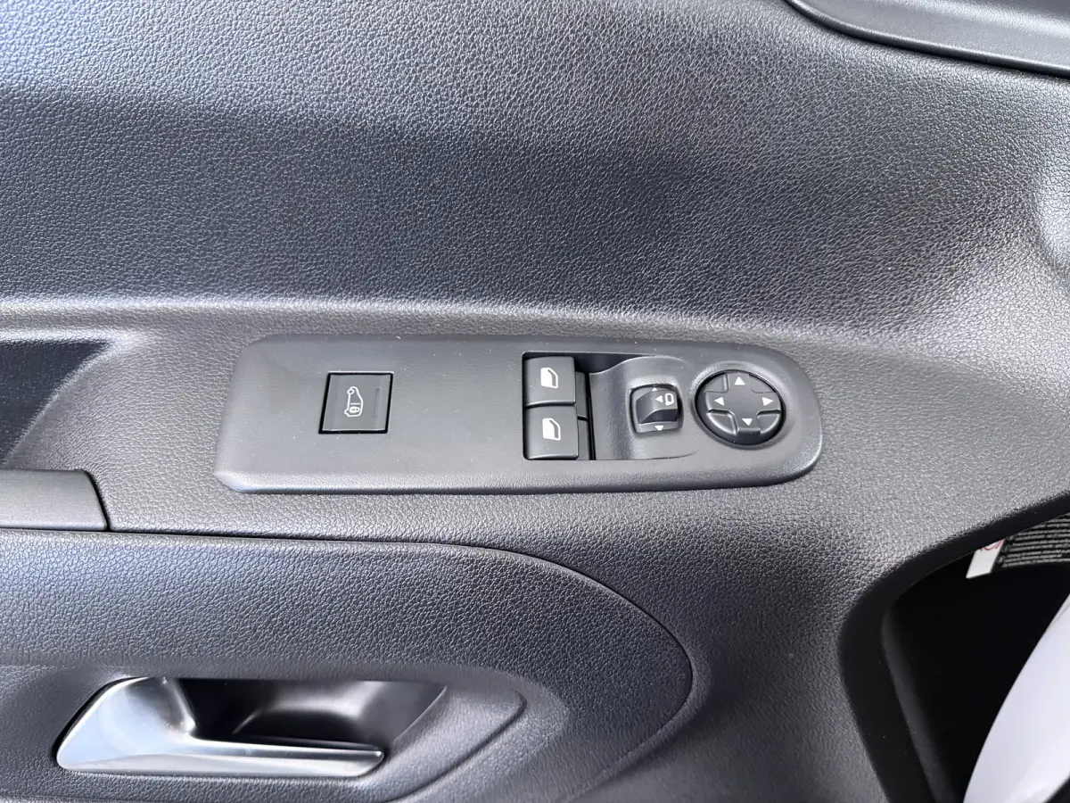 L2 1.5 100pk Camera | PDC | AIRCO | CARPLAY | NAVI |