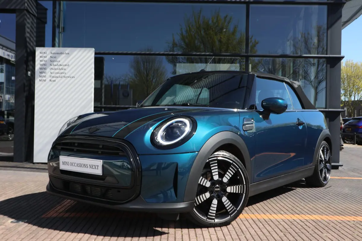 1.5 Cooper | 18" LM Pulse Spoke | MINI Sidewalk Uitvoering | Deep Laguna