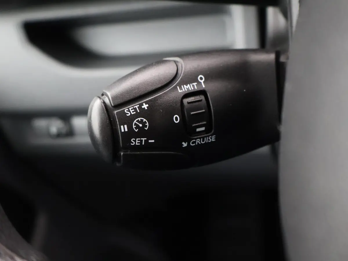 2.0 D-4D NAVIGATOR APPLE CARPLAY | CRUISE | NAVIGATIE | PDC