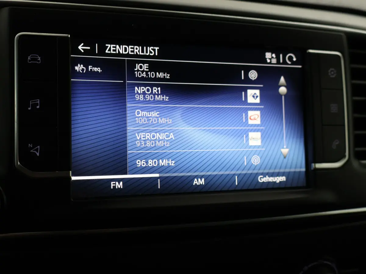 2.0 D-4D NAVIGATOR APPLE CARPLAY | CRUISE | NAVIGATIE | PDC