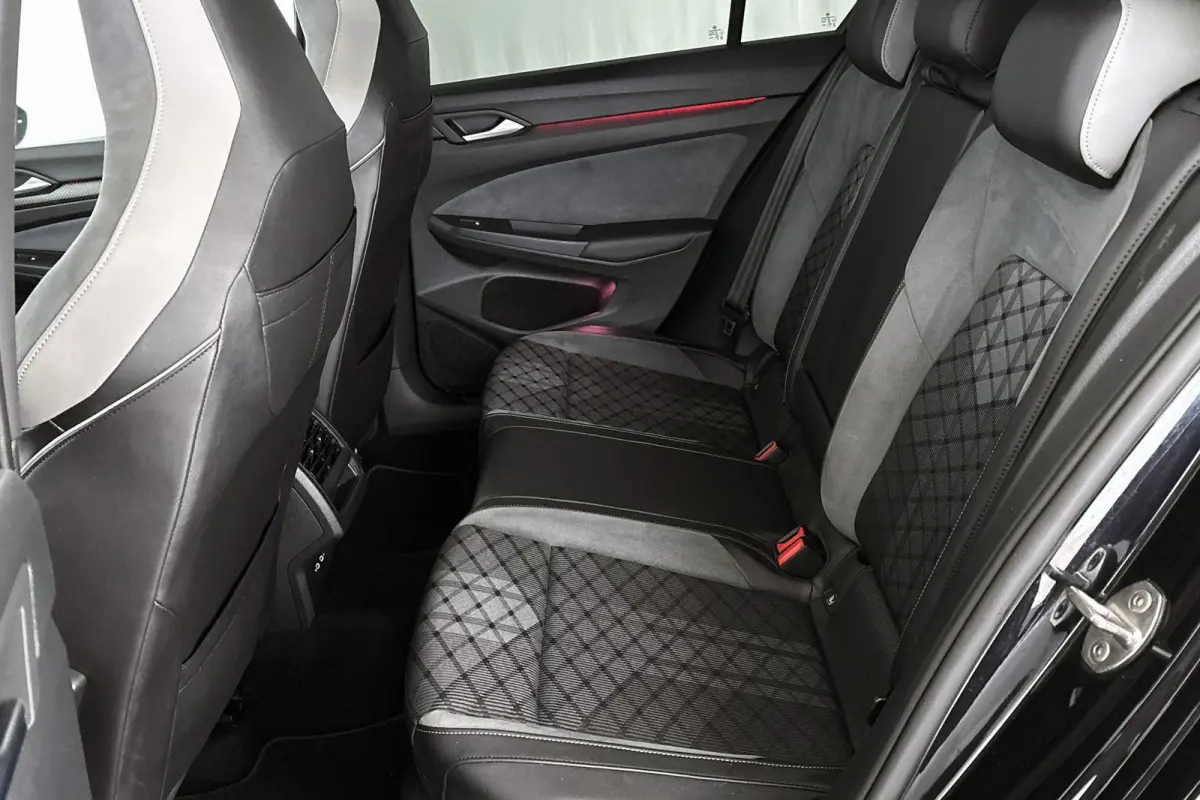 1.5 eTSI R-Line Panoramadak Stoel-Stuurverwarming Clima Carplay 18"