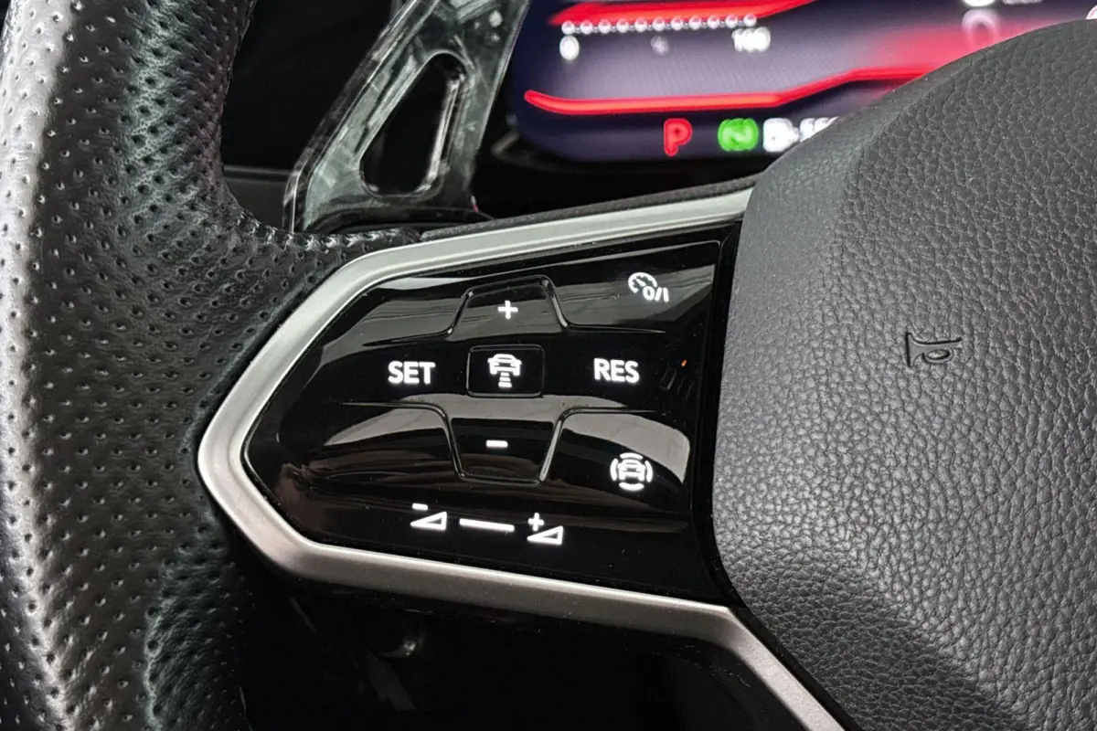 1.5 eTSI R-Line Panoramadak Stoel-Stuurverwarming Clima Carplay 18"