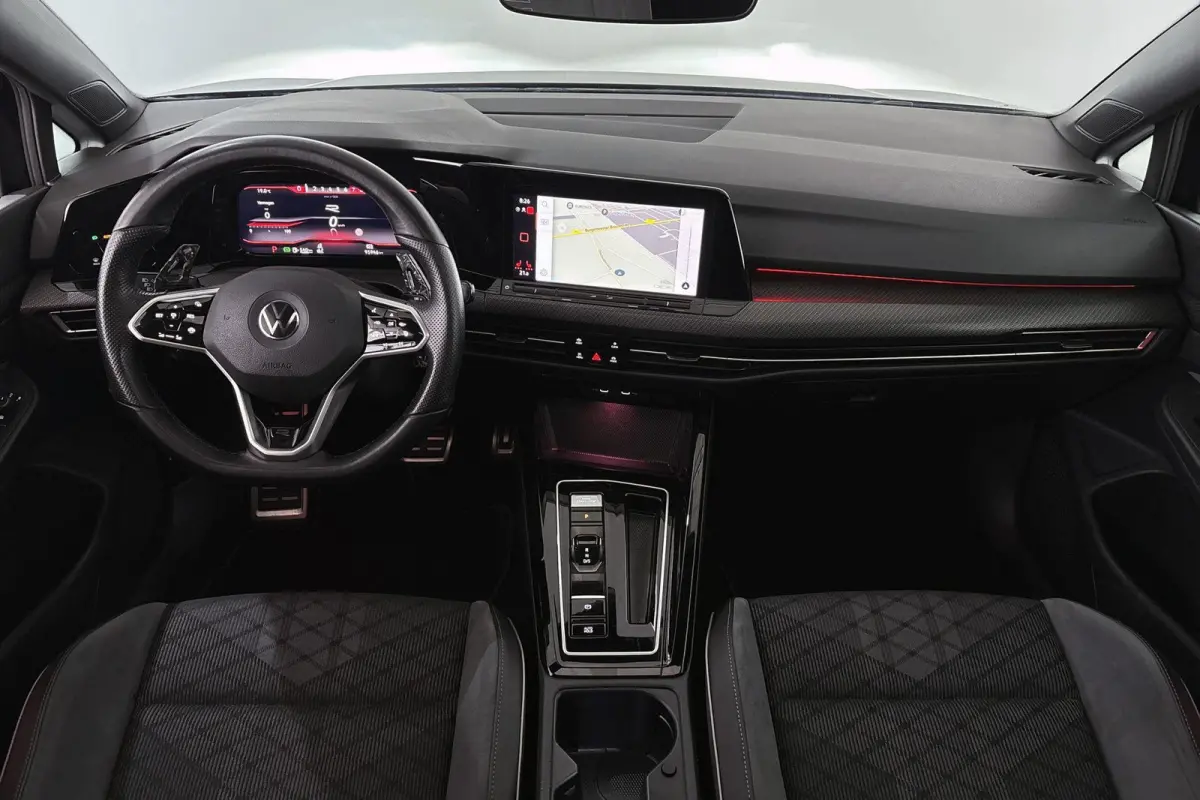 1.5 eTSI R-Line Panoramadak Stoel-Stuurverwarming Clima Carplay 18"
