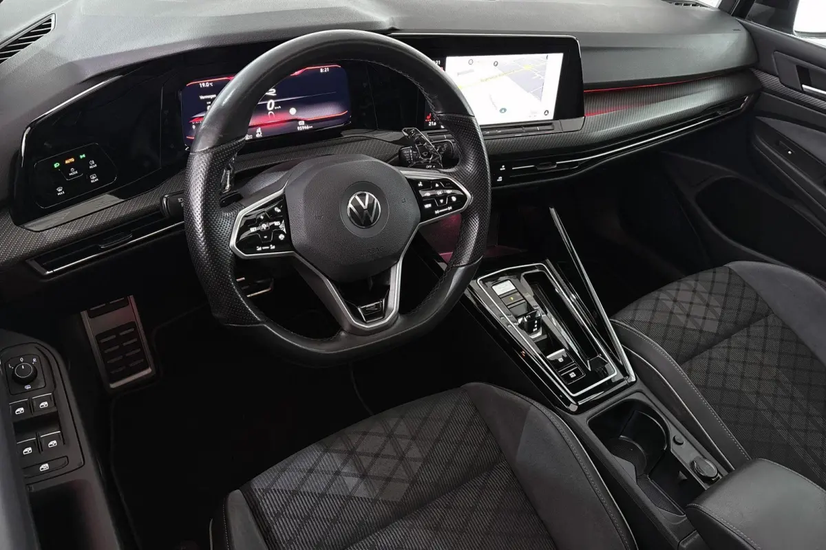 1.5 eTSI R-Line Panoramadak Stoel-Stuurverwarming Clima Carplay 18"
