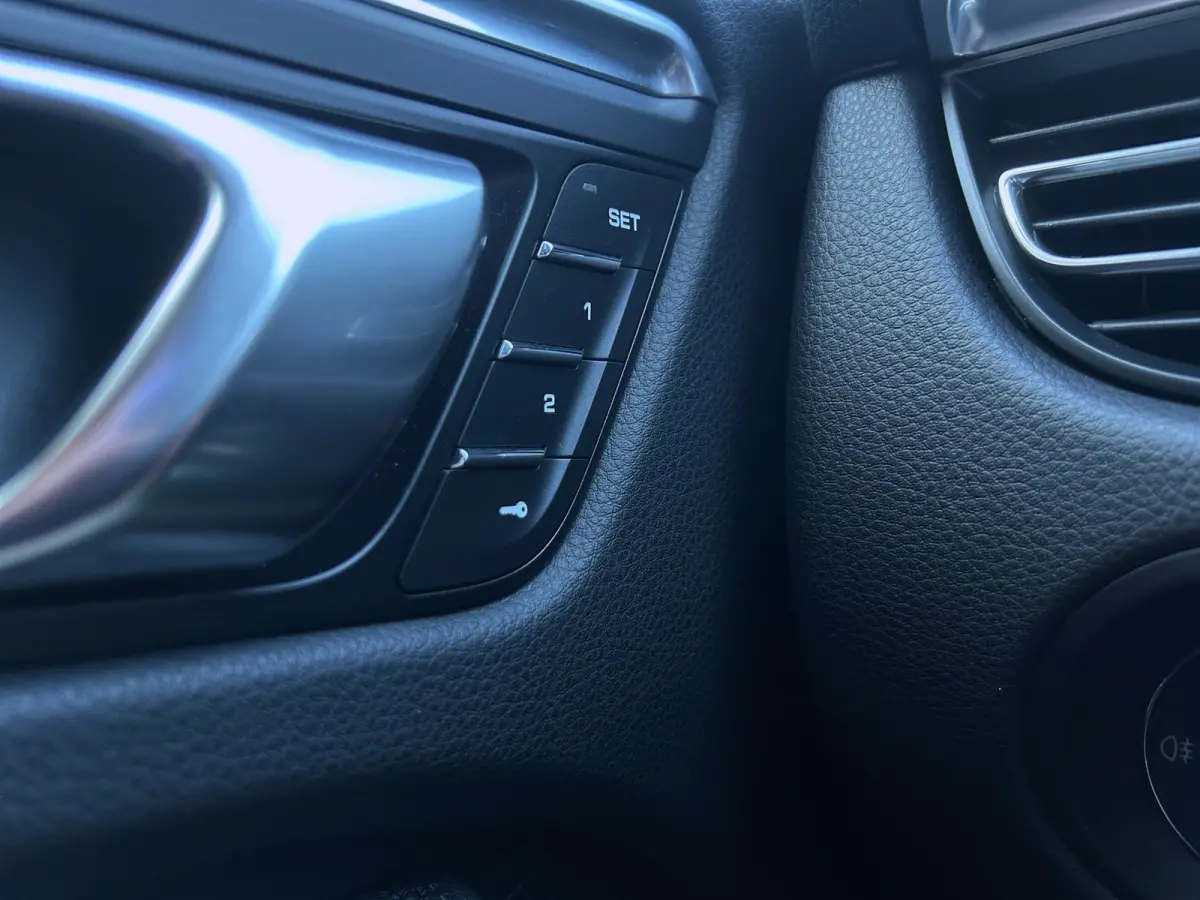 2.0 | Panoramadak | Apple Carplay | 21 inch | Elekr. Stoelen | Camera | Cruise Control |