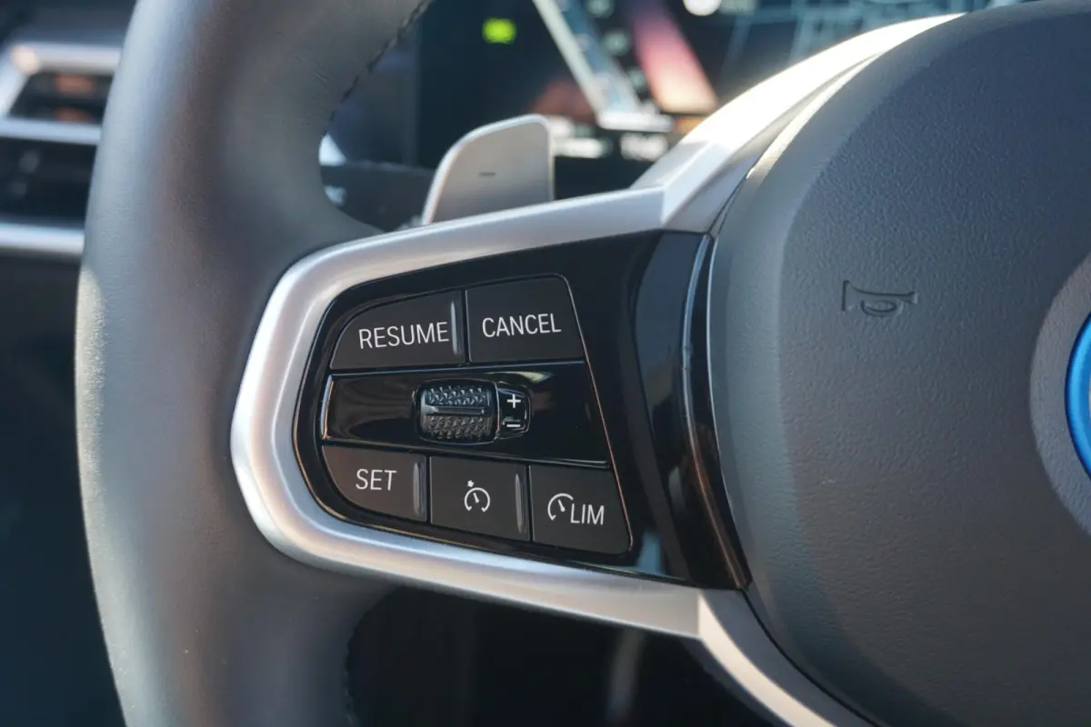 330e M Sport | Trekhaak / HIFI / Comfort Pak / Dodehoek Detectie / Stuurwielverwarming / 18 Inch