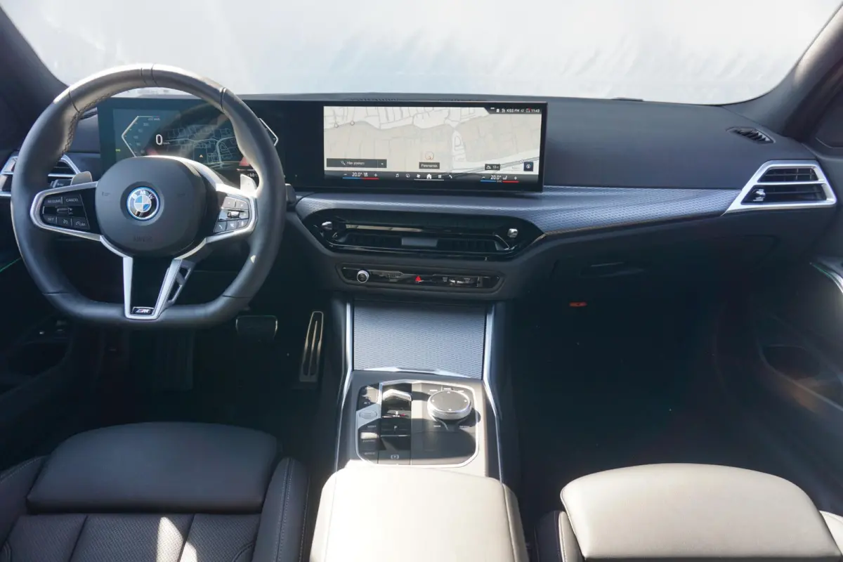 330e M Sport | Trekhaak / HIFI / Comfort Pak / Dodehoek Detectie / Stuurwielverwarming / 18 Inch
