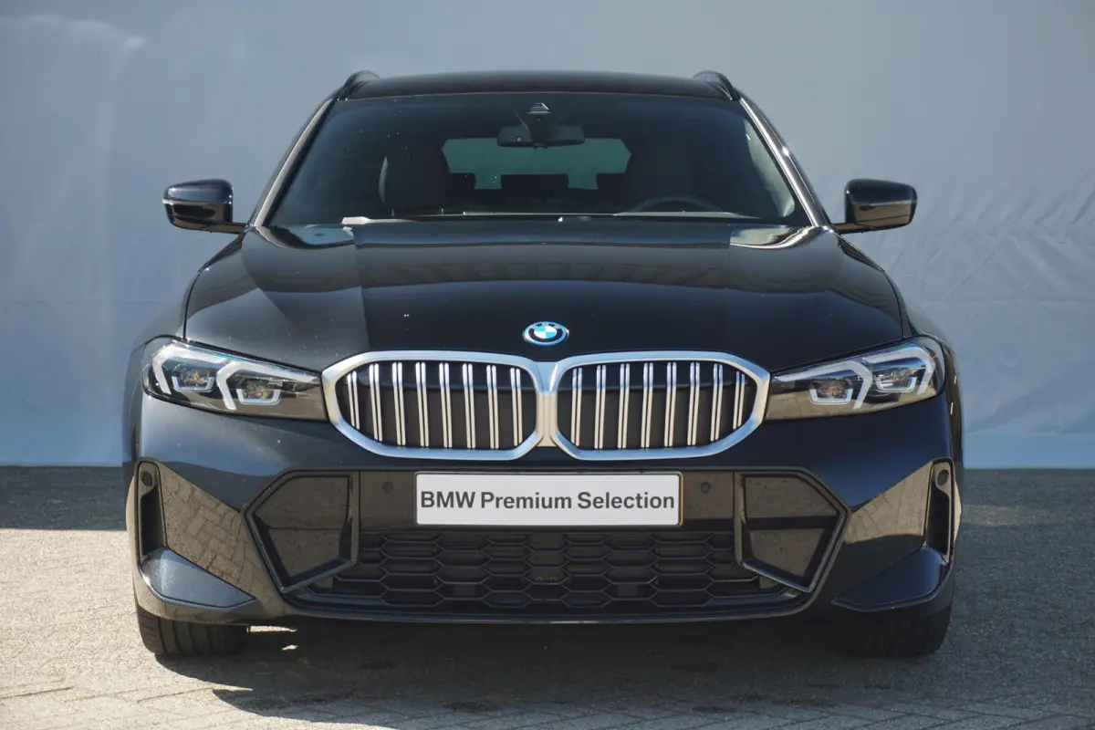 330e M Sport | Trekhaak / HIFI / Comfort Pak / Dodehoek Detectie / Stuurwielverwarming / 18 Inch