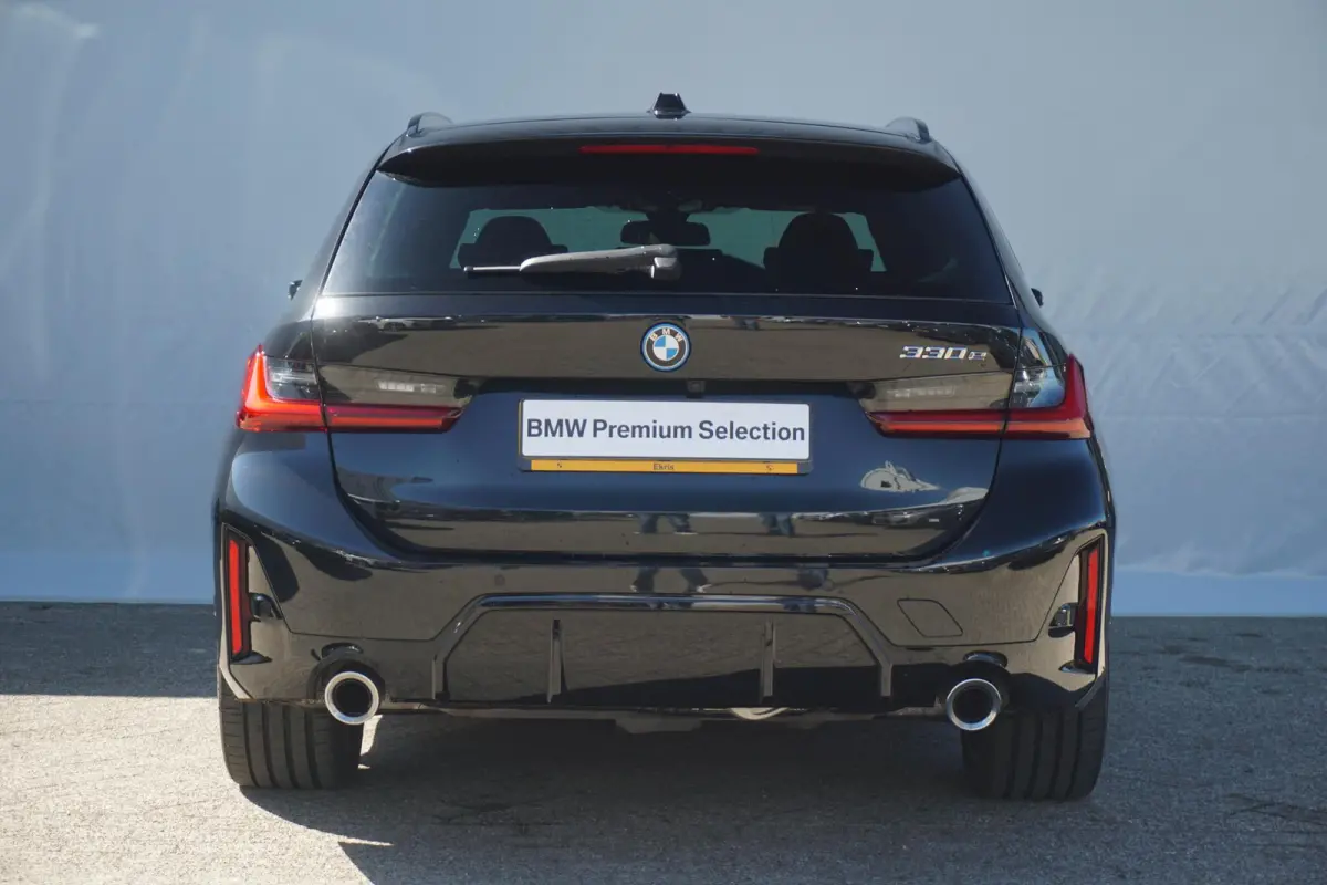 330e M Sport | Trekhaak / HIFI / Comfort Pak / Dodehoek Detectie / Stuurwielverwarming / 18 Inch