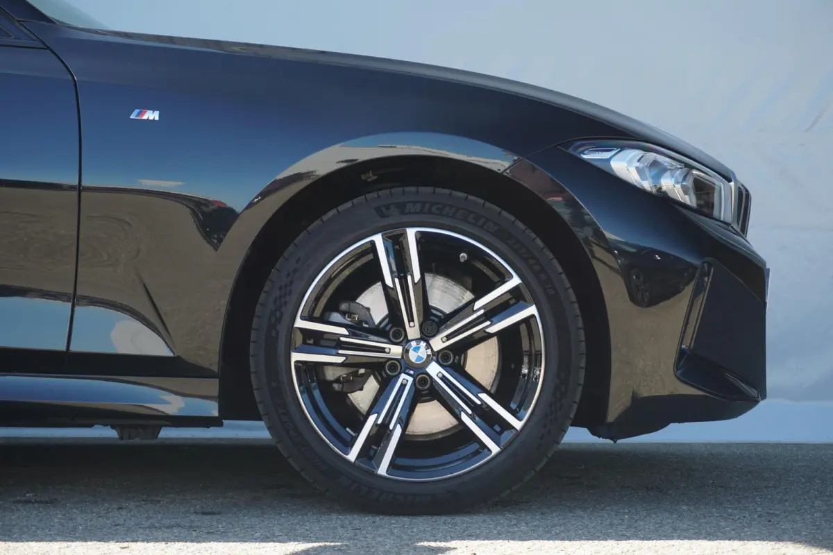 330e M Sport | Trekhaak / HIFI / Comfort Pak / Dodehoek Detectie / Stuurwielverwarming / 18 Inch