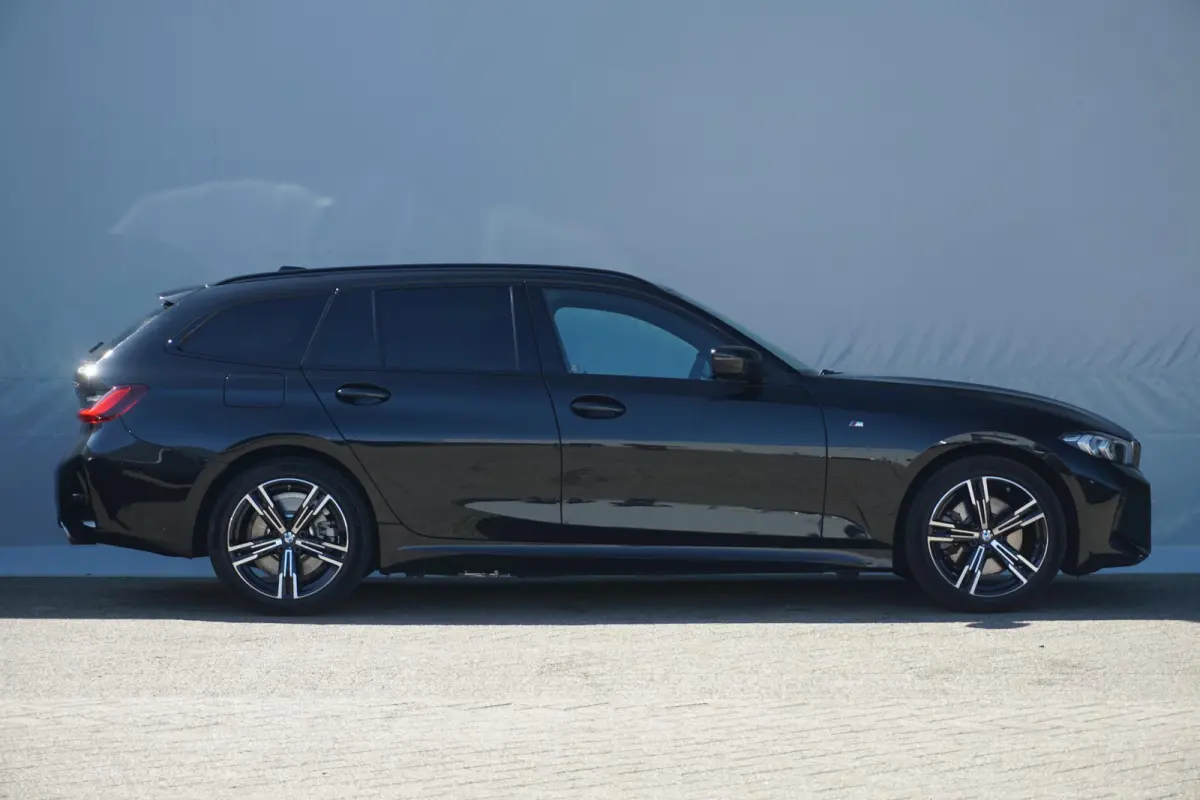 330e M Sport | Trekhaak / HIFI / Comfort Pak / Dodehoek Detectie / Stuurwielverwarming / 18 Inch