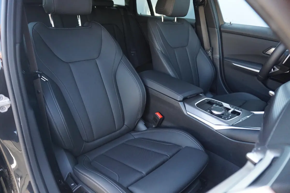 330e M Sport | Trekhaak / HIFI / Comfort Pak / Dodehoek Detectie / Stuurwielverwarming / 18 Inch