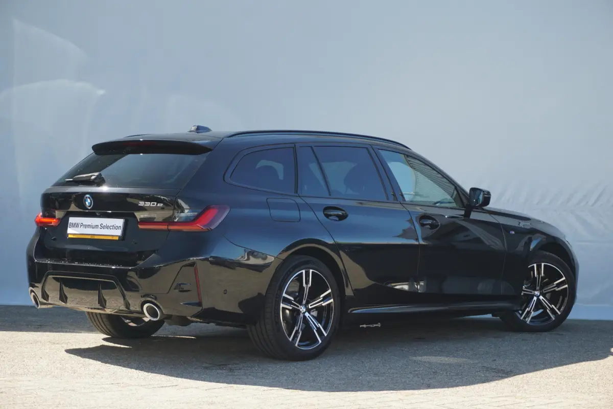 330e M Sport | Trekhaak / HIFI / Comfort Pak / Dodehoek Detectie / Stuurwielverwarming / 18 Inch