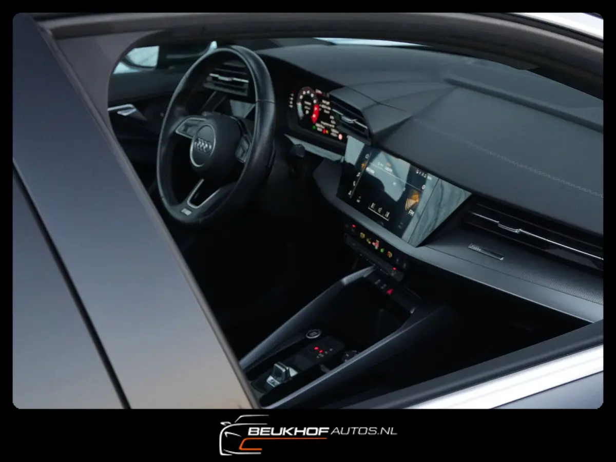 30 TFSI S-Line Maxton Panorama Leer 19Inch