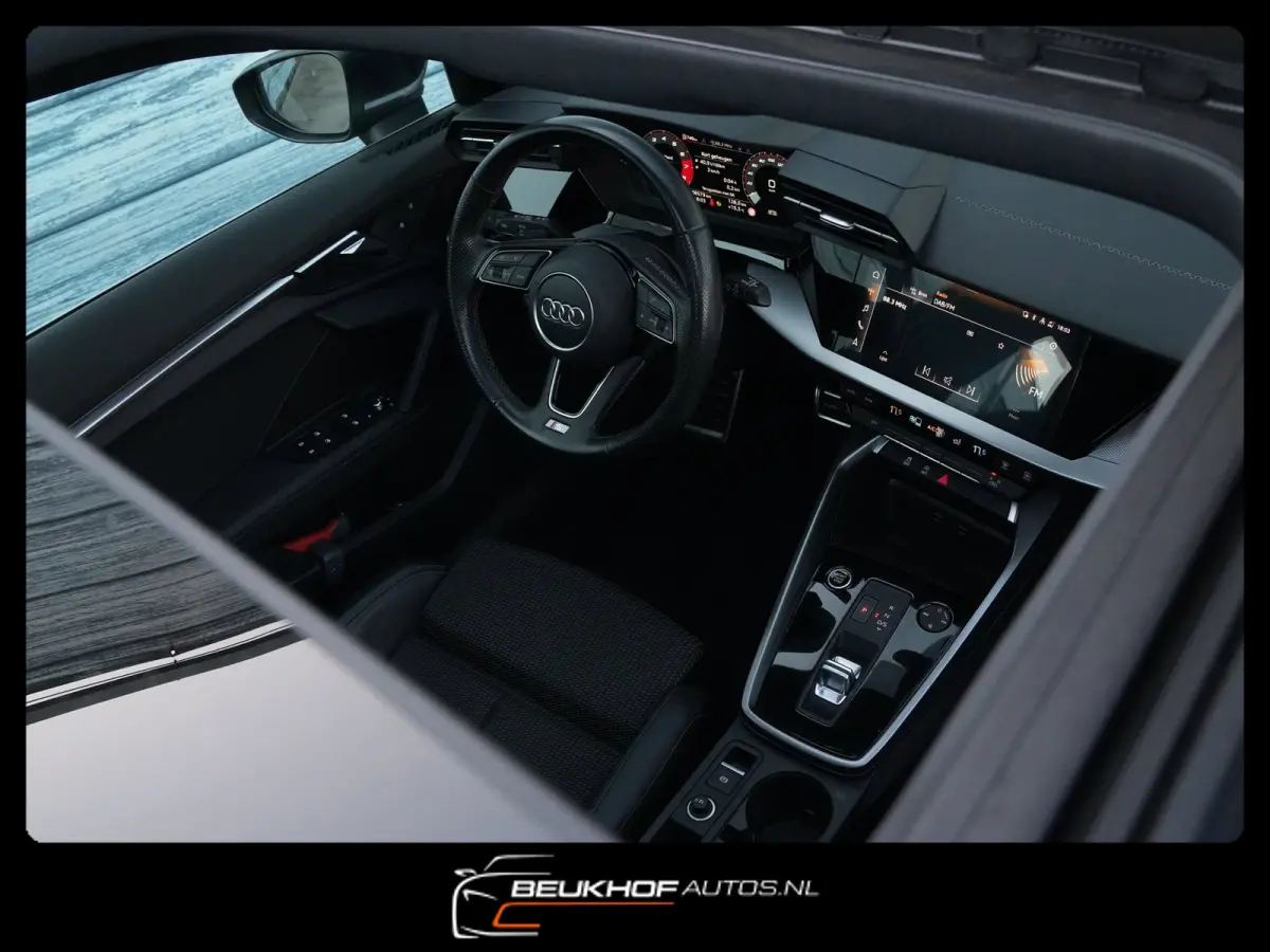 30 TFSI S-Line Maxton Panorama Leer 19Inch