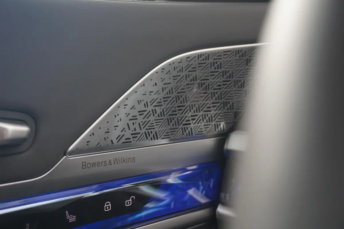 Sedan M760e xDrive |  Bowers & Wilkins / Executive Pack / Executive Lounge / Connoisseur Pack / Innovation Pack / Panoramdak Sky Lounge / Trekhaak