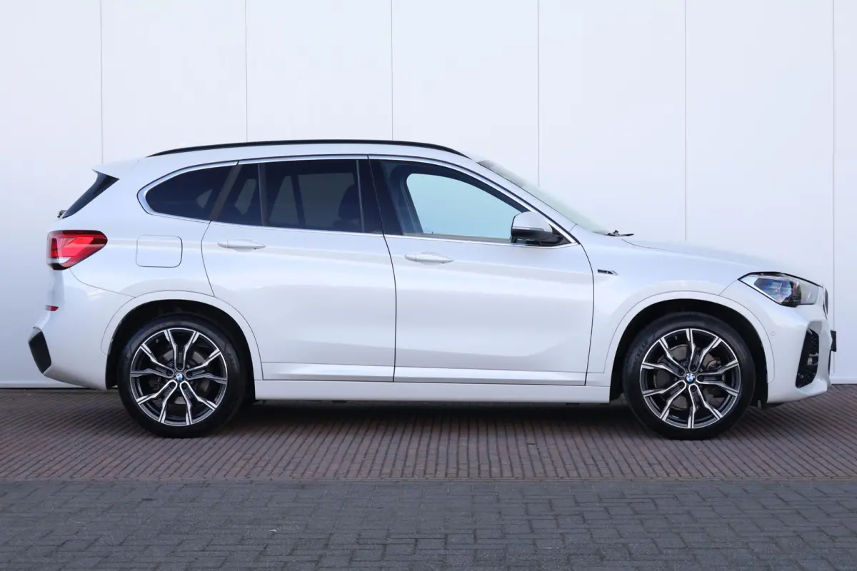 xDrive25e | SoH 87% | M-Sport Pakket | Trekhaak | Stoelverwarming Voor | Achteruitrijcamera |
