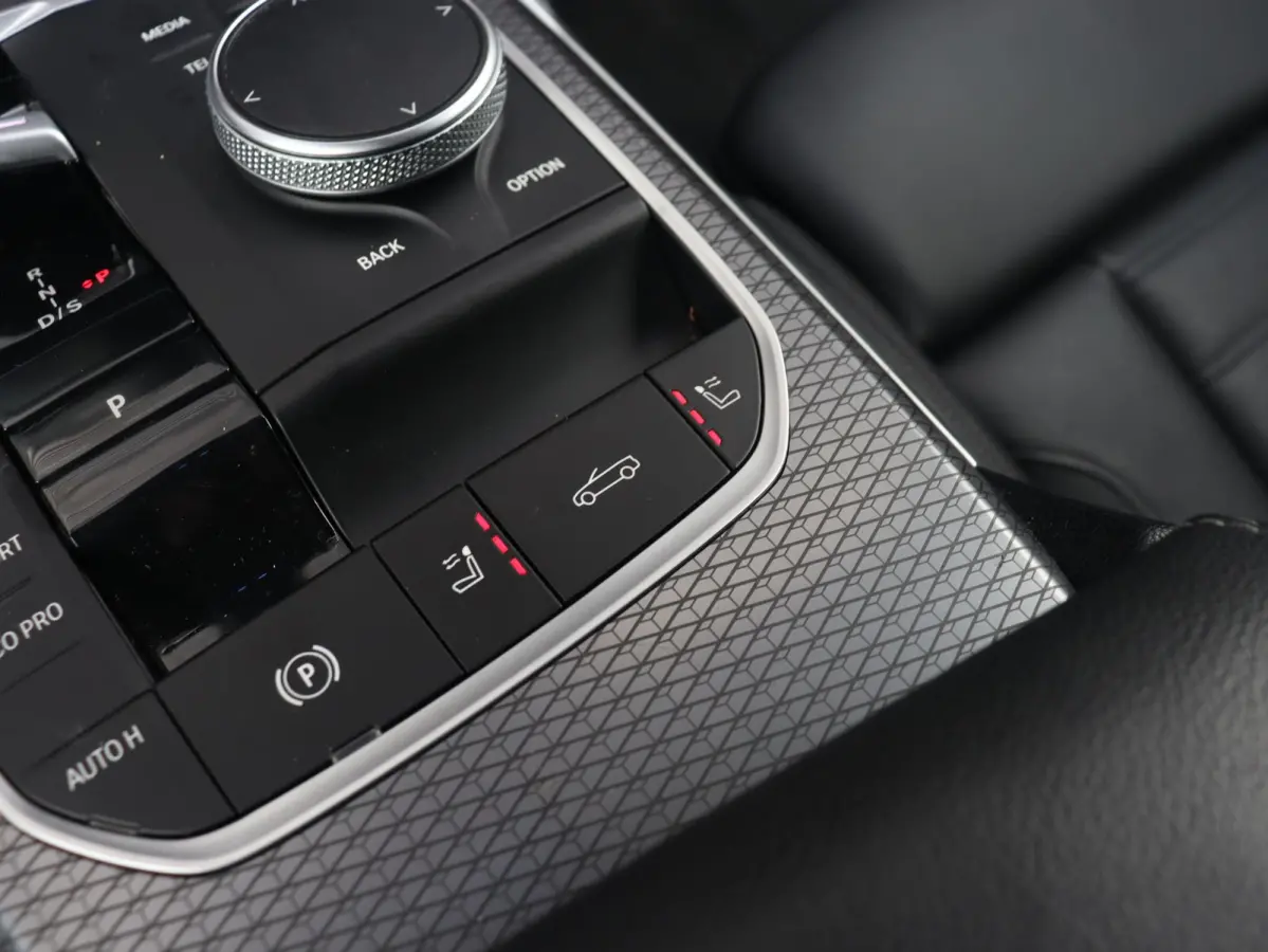 M440i xDrive | M Sport | Head-Up | Harman Kardon | Driving Assistant | Adaptive Cruise Control | Comfort Access | Air Collar | Standkachel | Parking Assistant Plus | 19'' LMV
