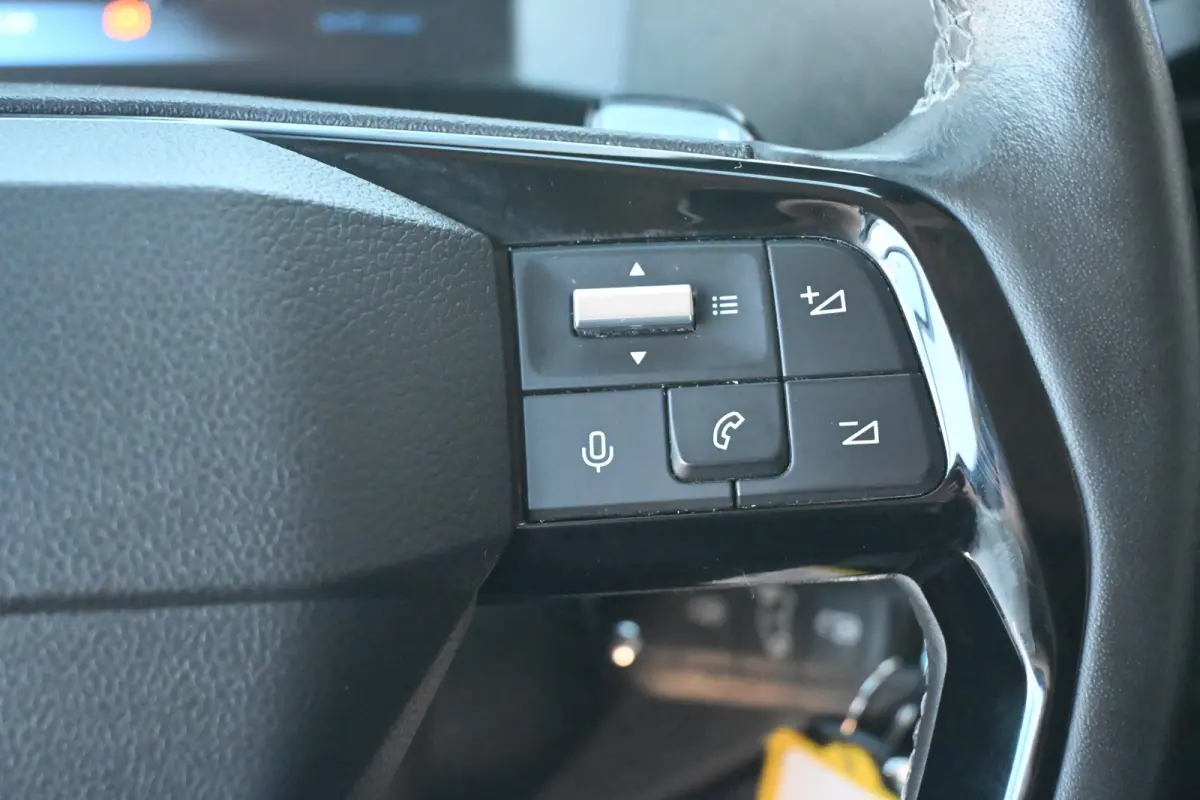 2.0D L3 145PK Automaat | Betimmering | Stuur/Stoelverwarming | Achteruitrijcamera | Navigatie | Apple carplay & android auto | BPM-vrij !!