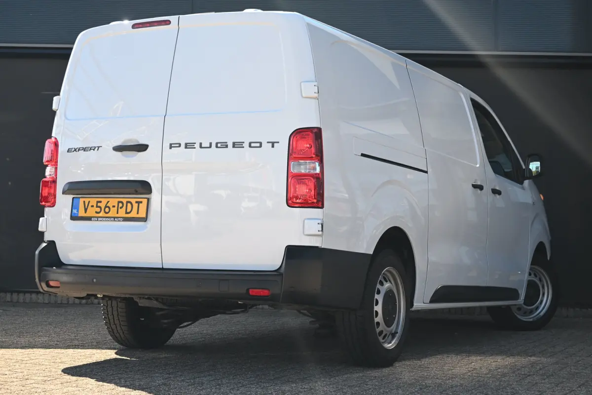 2.0D L3 145PK Automaat | Betimmering | Stuur/Stoelverwarming | Achteruitrijcamera | Navigatie | Apple carplay & android auto | BPM-vrij !!