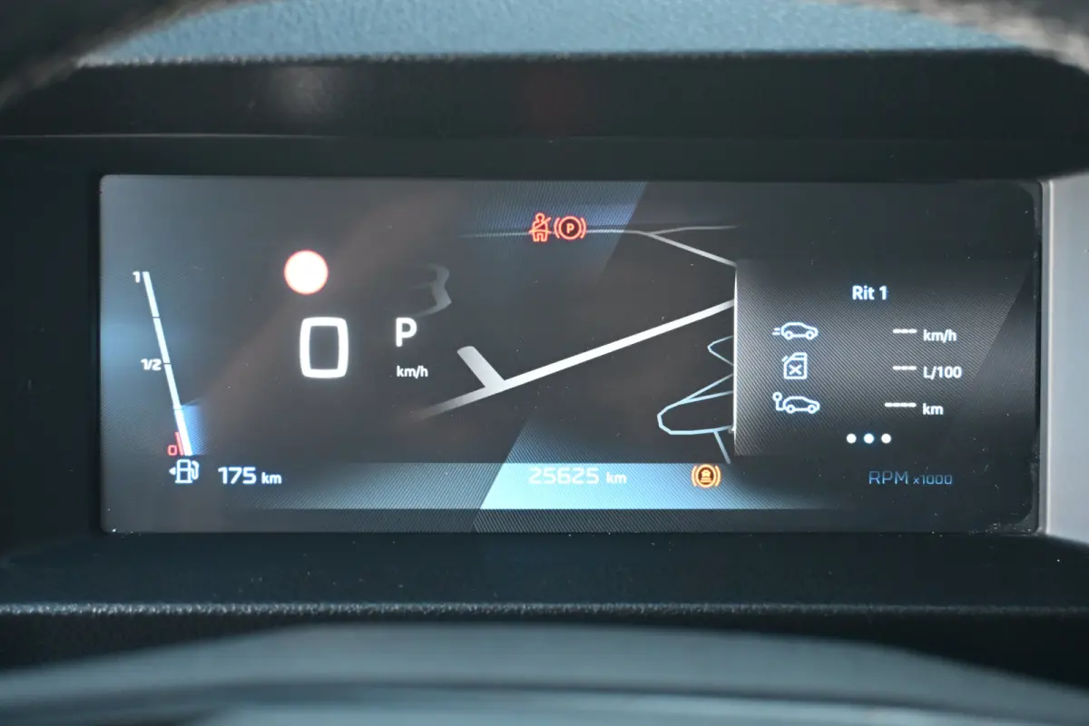 2.0D L3 145PK Automaat | Betimmering | Stuur/Stoelverwarming | Achteruitrijcamera | Navigatie | Apple carplay & android auto | BPM-vrij !!