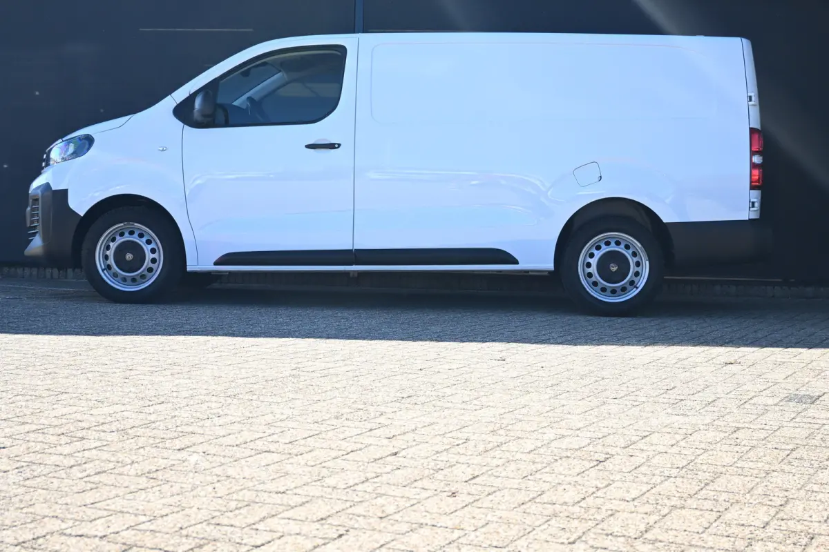 2.0D L3 145PK Automaat | Betimmering | Stuur/Stoelverwarming | Achteruitrijcamera | Navigatie | Apple carplay & android auto | BPM-vrij !!