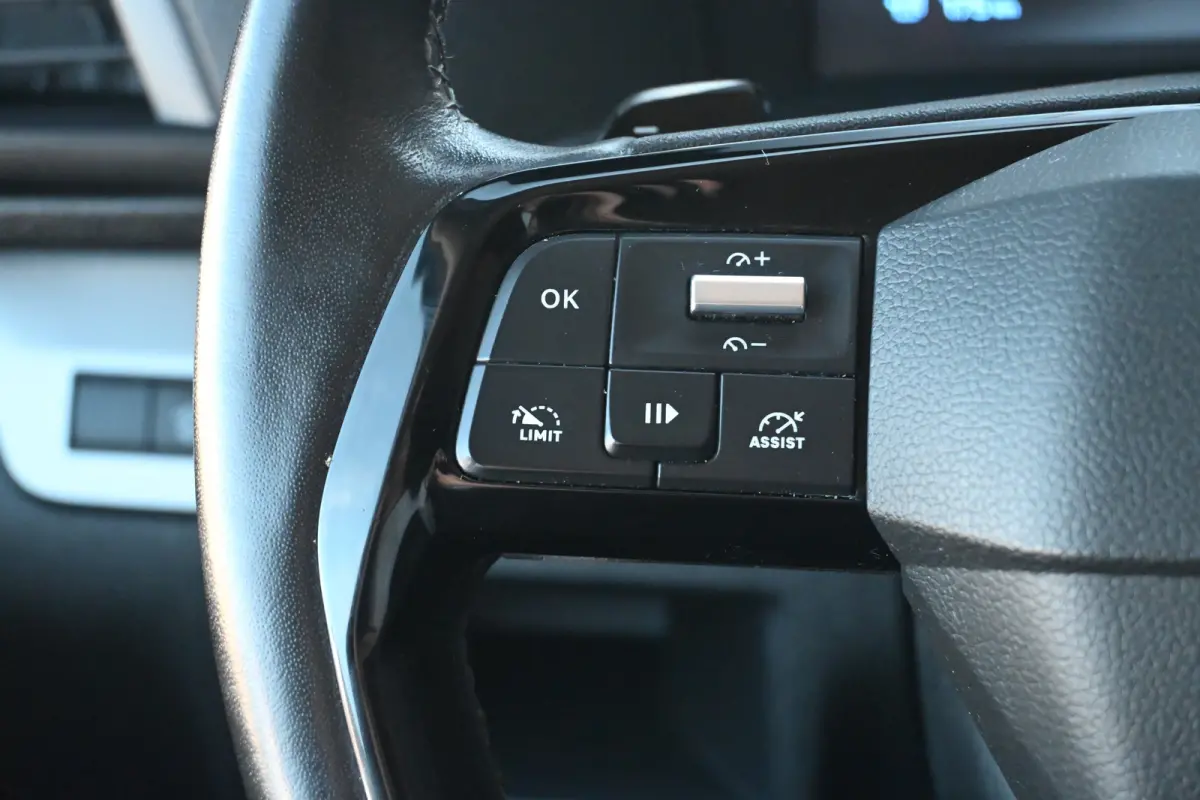 2.0D L3 145PK Automaat | Betimmering | Stuur/Stoelverwarming | Achteruitrijcamera | Navigatie | Apple carplay & android auto | BPM-vrij !!