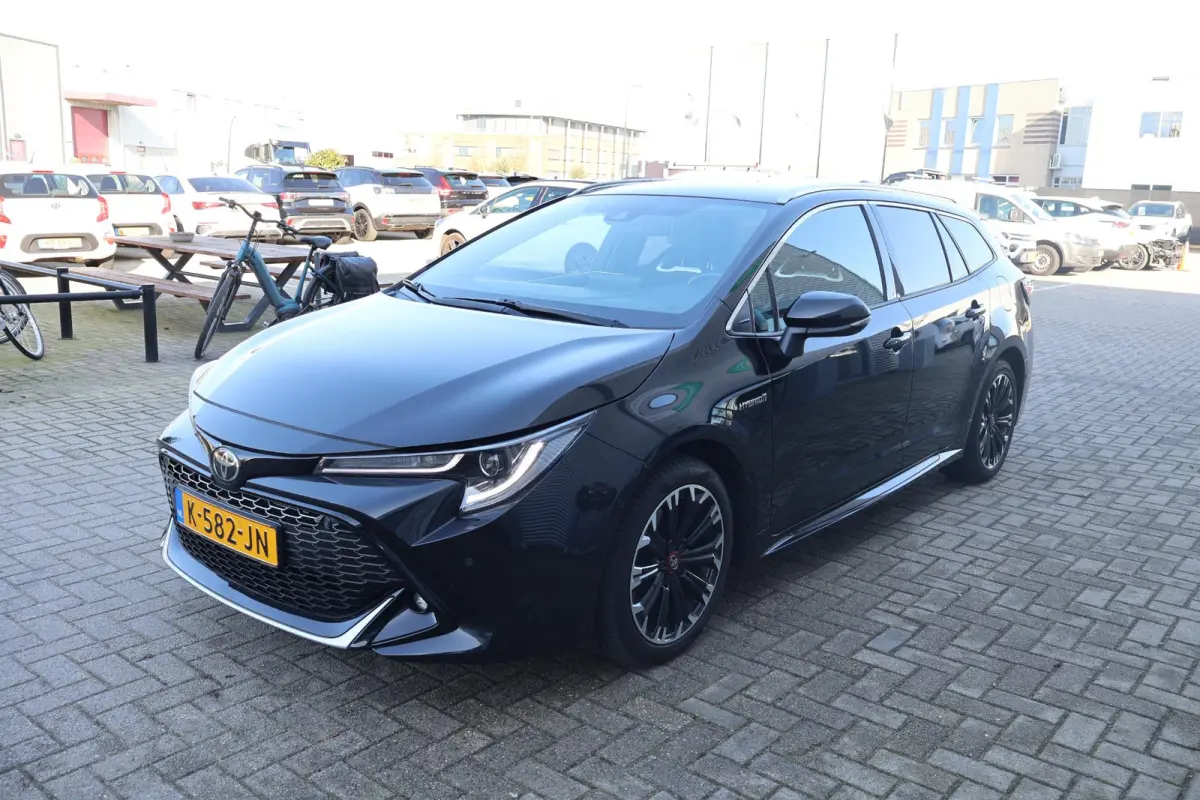 2.0 Hybrid GR-Sport 1e Eigenaar | Volledig Onderh | NL-Auto | BTW | Camera | Stoelverwarming | ACC | Carplay | Bots | Full LED | Keyless | LMV | PDC