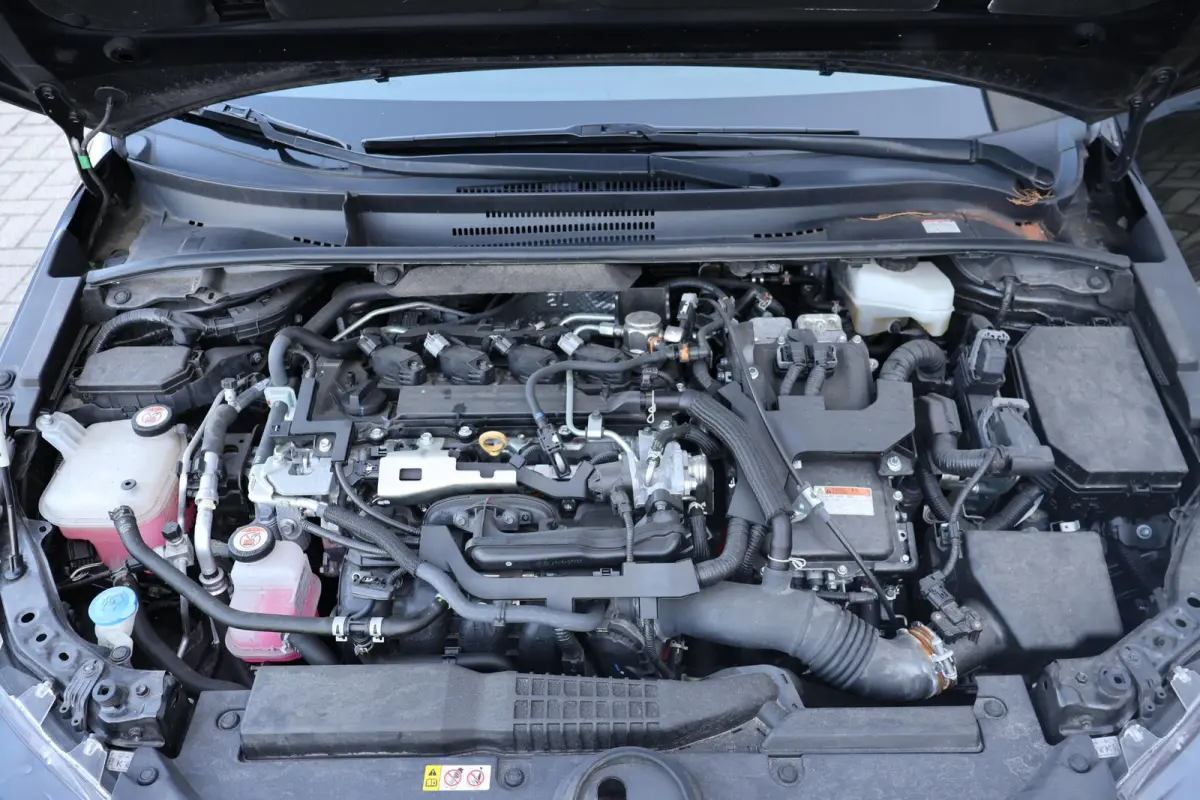 2.0 Hybrid GR-Sport 1e Eigenaar | Volledig Onderh | NL-Auto | BTW | Camera | Stoelverwarming | ACC | Carplay | Bots | Full LED | Keyless | LMV | PDC