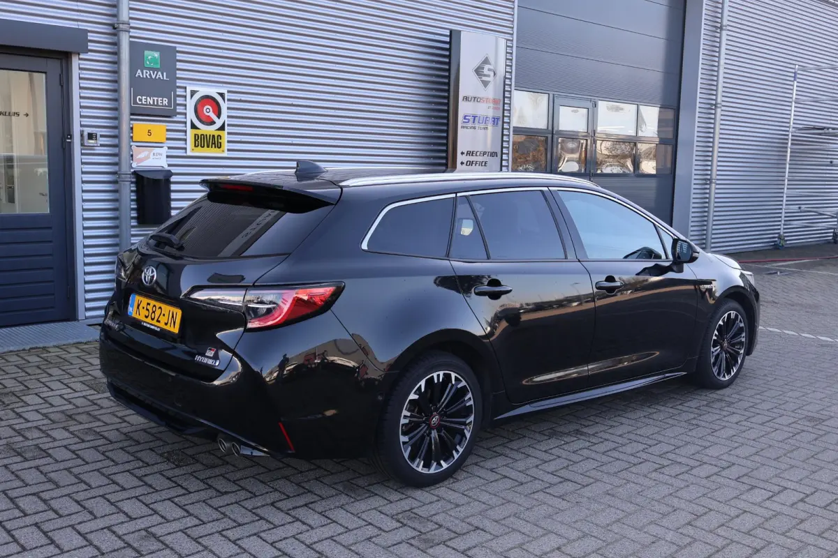 2.0 Hybrid GR-Sport 1e Eigenaar | Volledig Onderh | NL-Auto | BTW | Camera | Stoelverwarming | ACC | Carplay | Bots | Full LED | Keyless | LMV | PDC