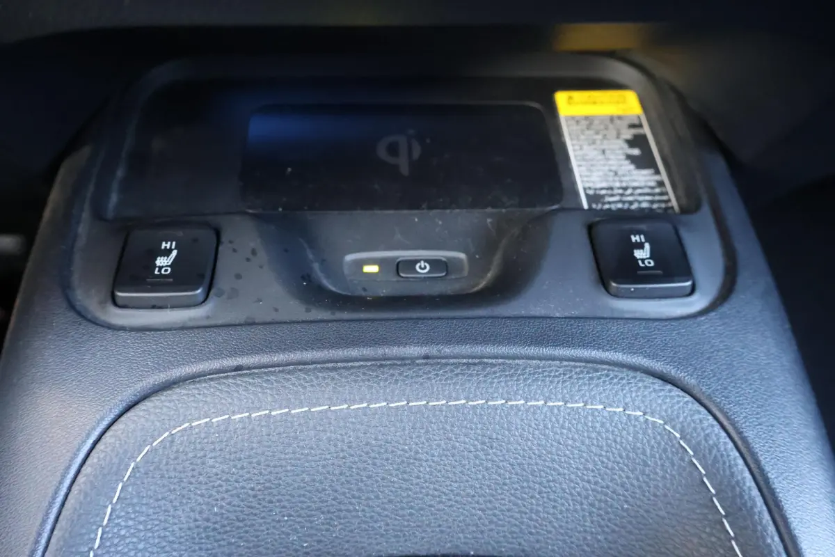 2.0 Hybrid GR-Sport 1e Eigenaar | Volledig Onderh | NL-Auto | BTW | Camera | Stoelverwarming | ACC | Carplay | Bots | Full LED | Keyless | LMV | PDC