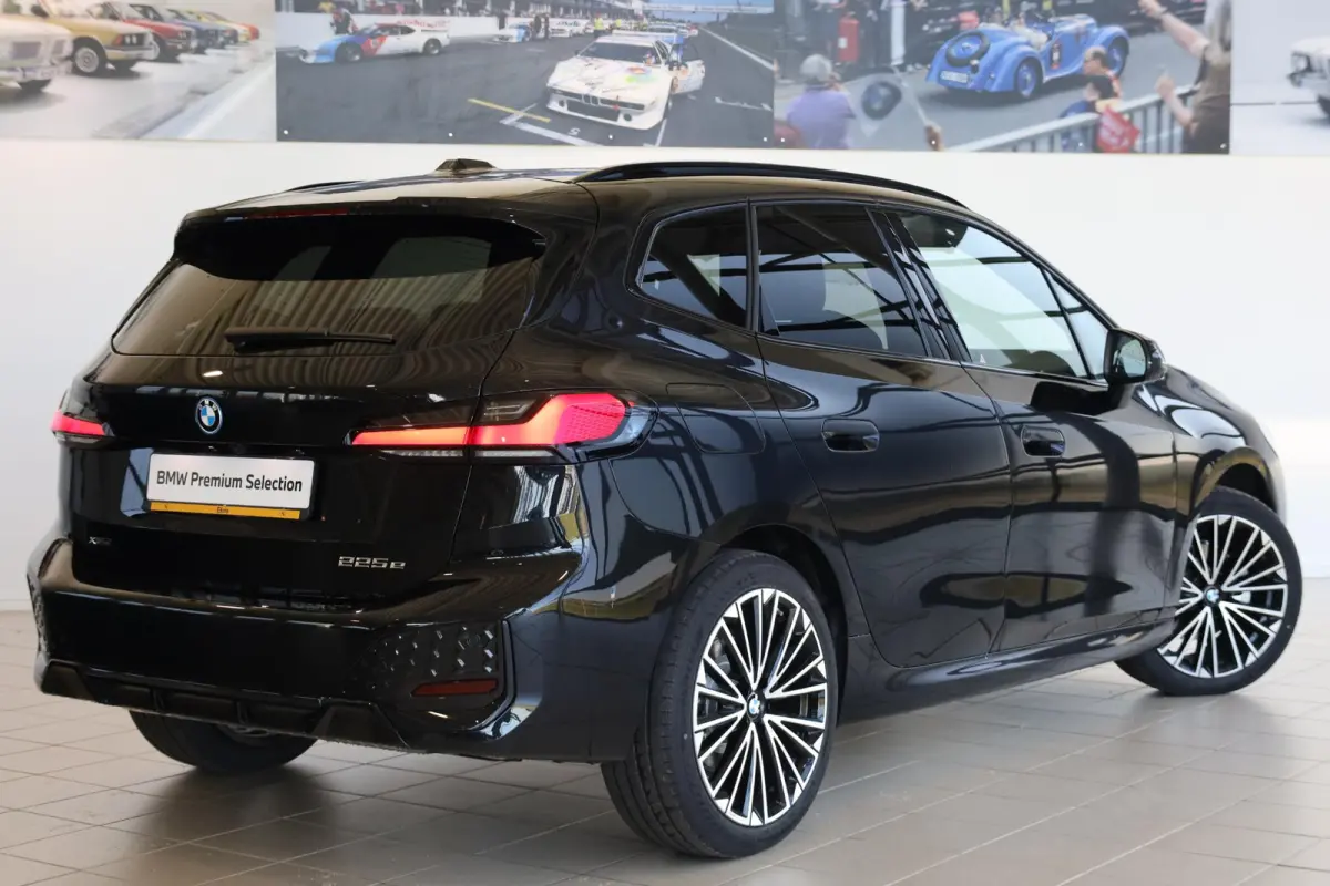 225e xDrive | M Sport Pro | Panoramadak | Head-Up Display | Harman Kardon